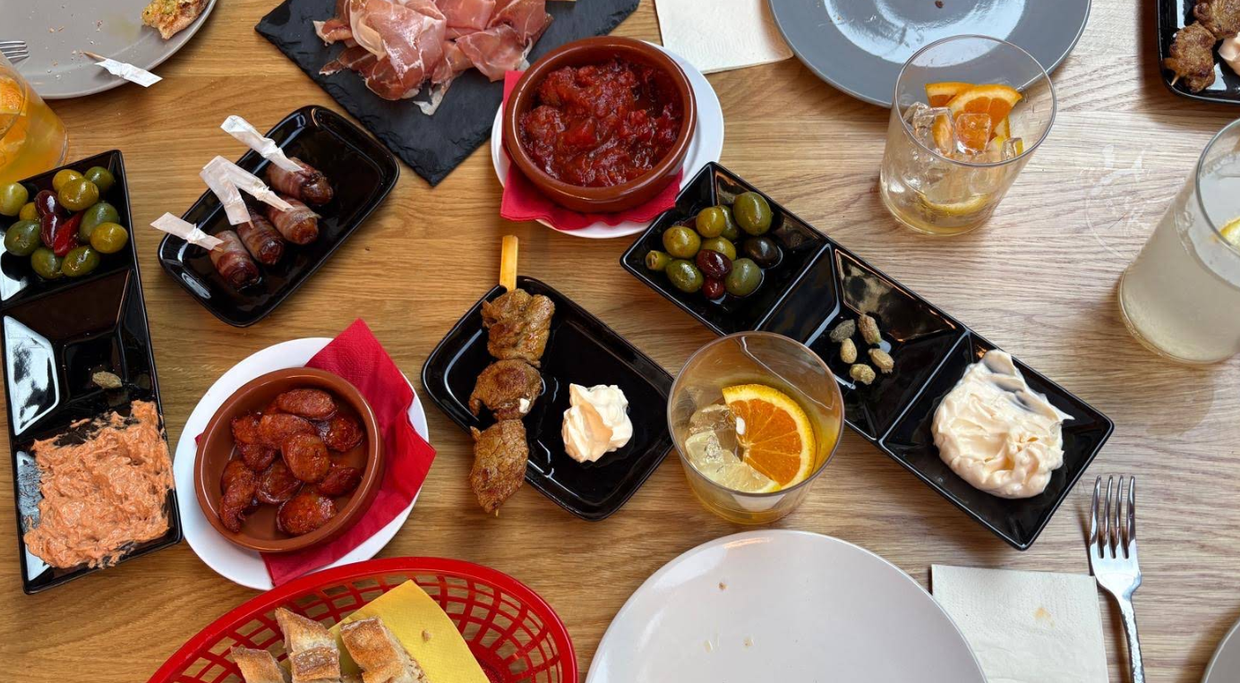 Tapas-Auswahl auf dem Tisch